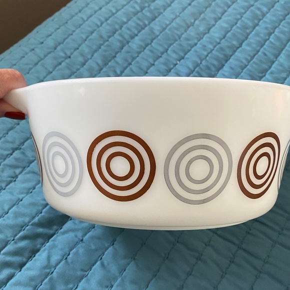 2.5 quart Pyrex dish - Picture 5 of 6